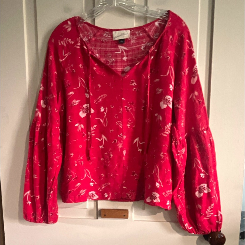 Universal Thread Womens Red White Floral V-Neck Tie Rayon Blouse Size S